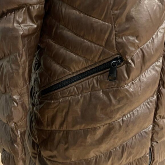 Andrew Marc 650 Fill Down Packable Puffer with Removable Hood - Size Large - Picture 4 of 10